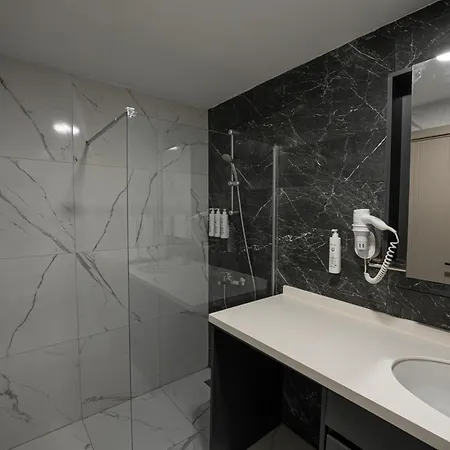 Western & Residences Hotel 4*